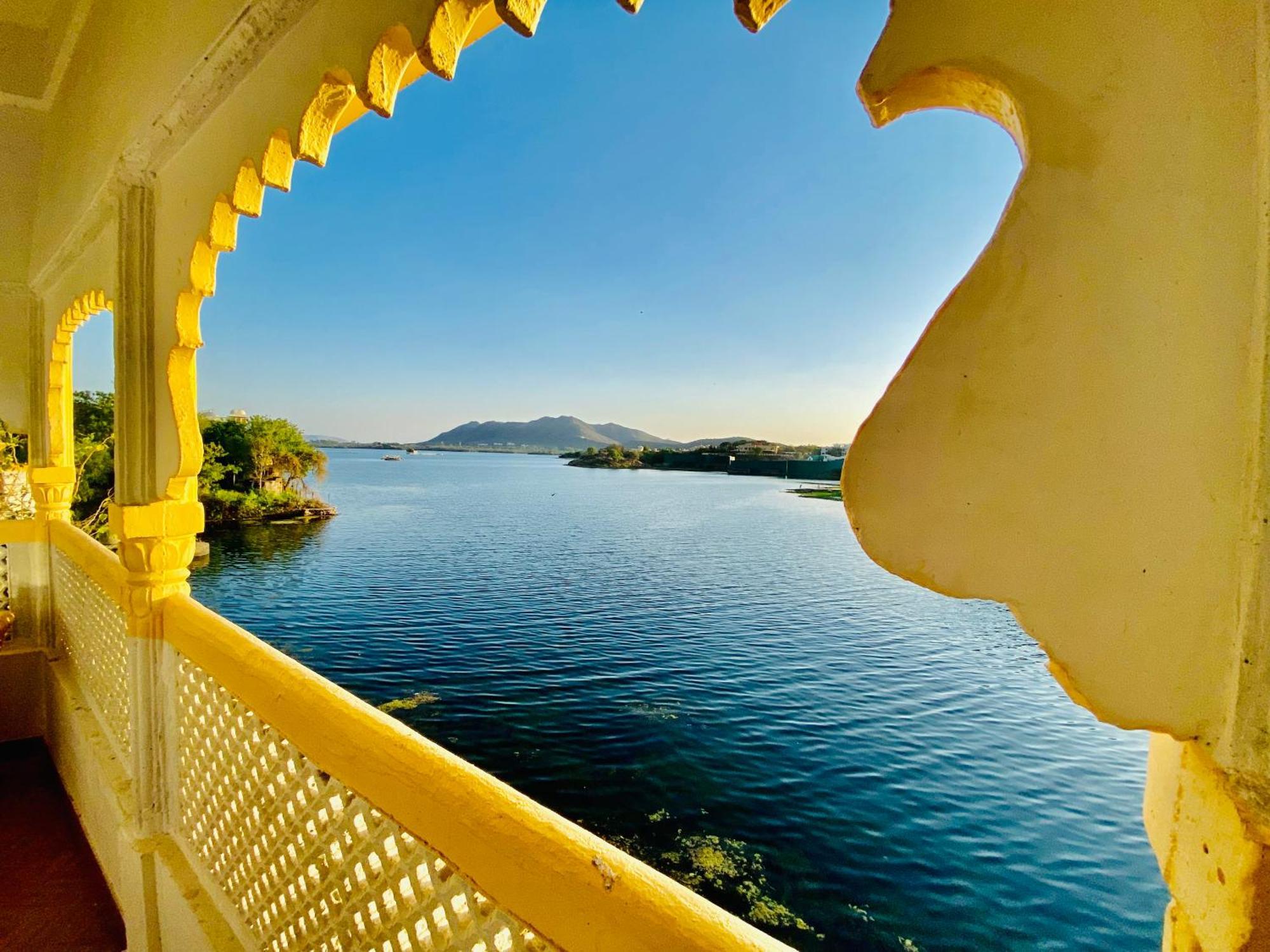 Hotel Vallabh A Lake Facing Balcony Udajpur Zewnętrze zdjęcie