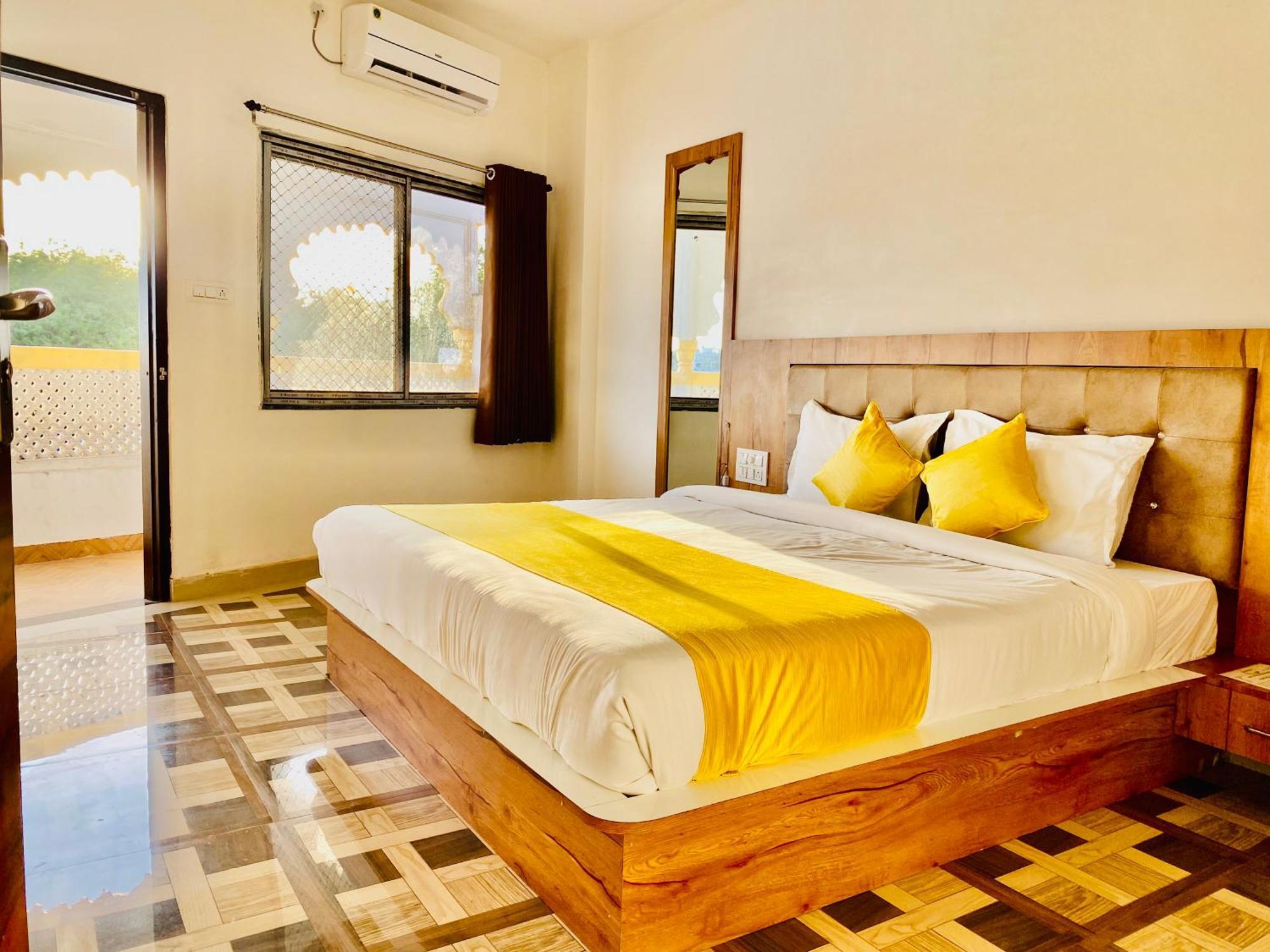 Hotel Vallabh A Lake Facing Balcony Udajpur Zewnętrze zdjęcie