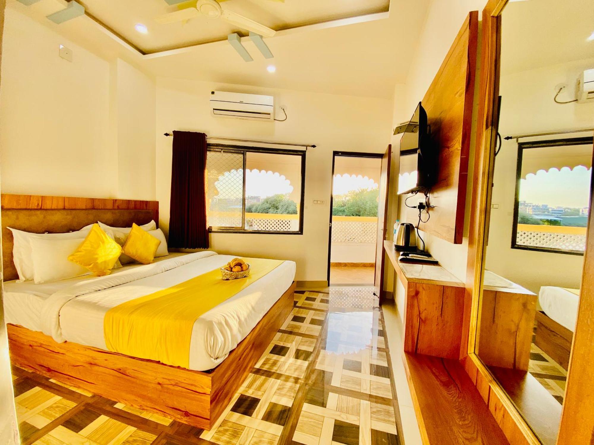 Hotel Vallabh A Lake Facing Balcony Udajpur Zewnętrze zdjęcie